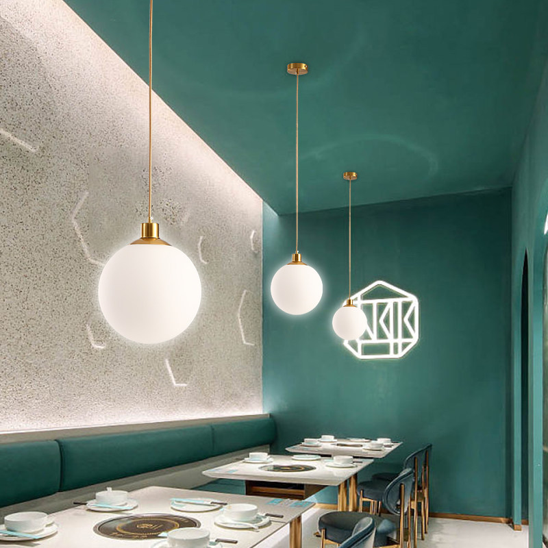 ガラスボールシャンデリアレストランバーベッドサイド寝室衣料品 - Restaurant Lighting Decoration のレビューと価格